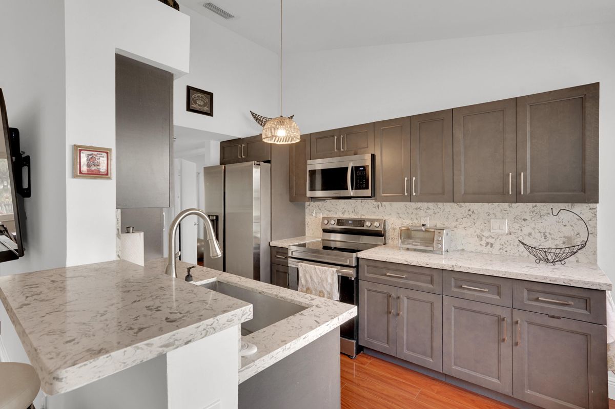 HDR interior photography of a contemporary single family kitchen in Fort Lauderdale
