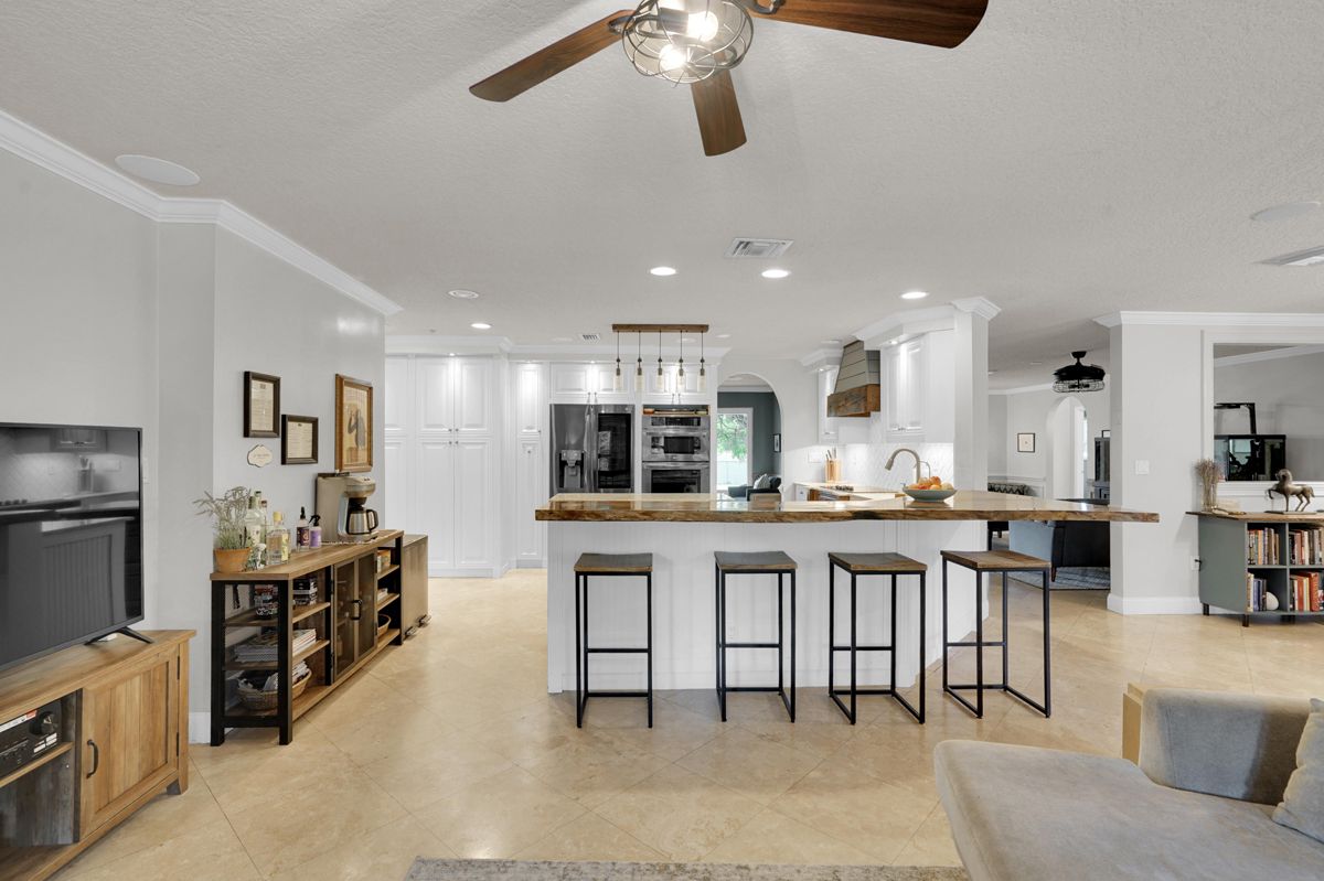 Walkthrough video still of an open concept condo living room in Hollywood, Florida